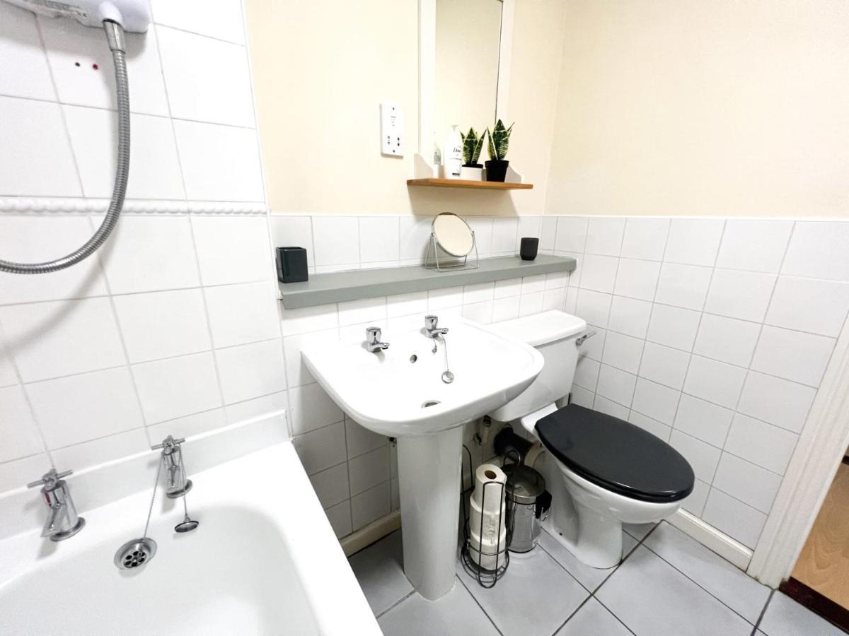 2 Bedroom - River Clyde Home - Parking Glasgow Buitenkant foto